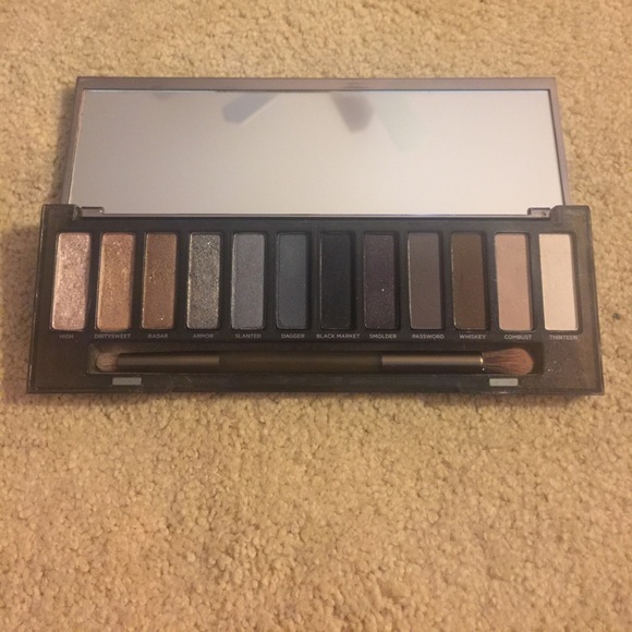 Urban Decay Naked Smoky Palette - Picture 4 of 4